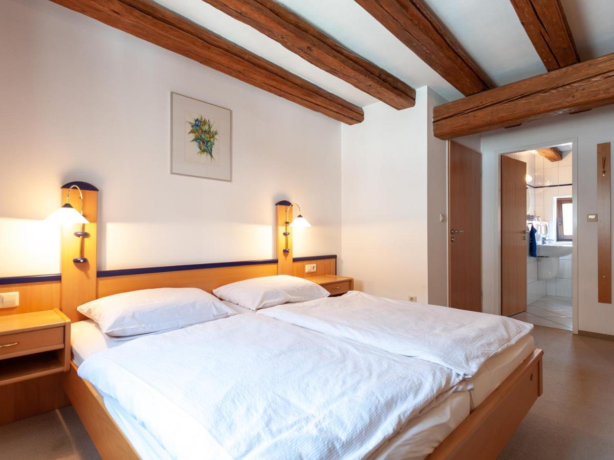 Gaestezimmer Im Weingut Wolf Grosskarlbach Buitenkant foto