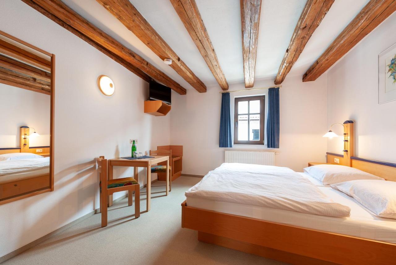 Gaestezimmer Im Weingut Wolf Grosskarlbach Buitenkant foto