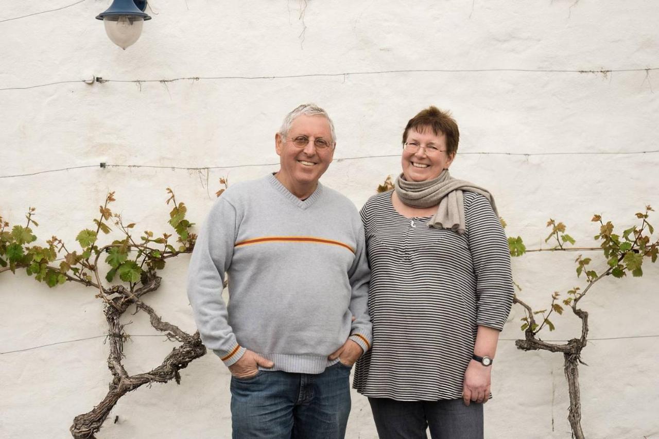 Gaestezimmer Im Weingut Wolf Grosskarlbach Buitenkant foto