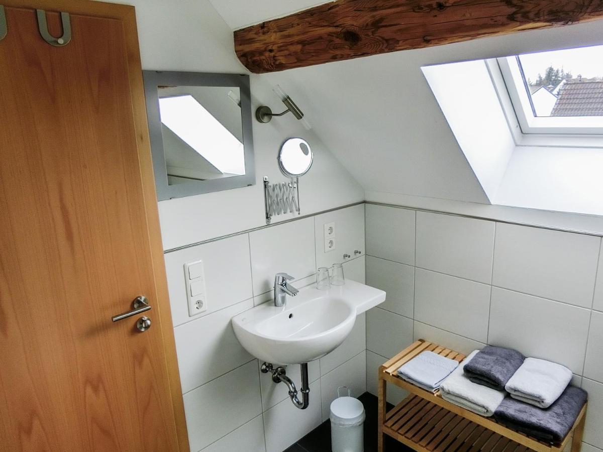 Gaestezimmer Im Weingut Wolf Grosskarlbach Buitenkant foto